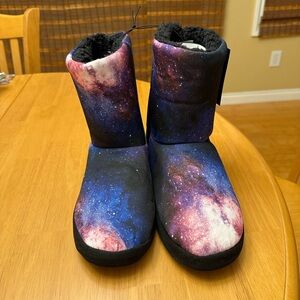 Women’s Galaxy Print Slipper Boots Black Matter NWT Size Large 9/10
